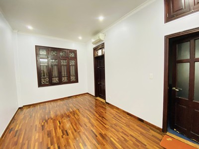 Chính chủ cho thuê CH 3 tầng số 39 mặt phố hoàng cầu 2292