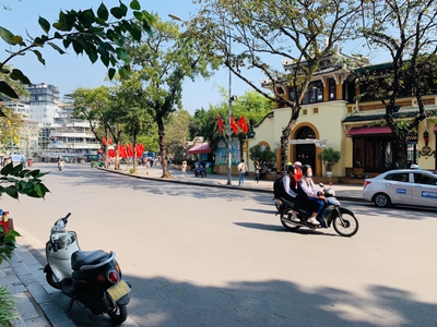 Chính chủ cho thuê CH 3 tầng số 39 mặt phố hoàng cầu 2206