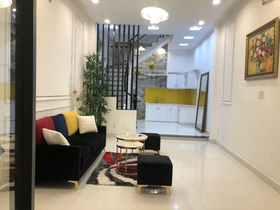 Chính chủ cho thuê CH 3 tầng số 39 mặt phố hoàng cầu 2232