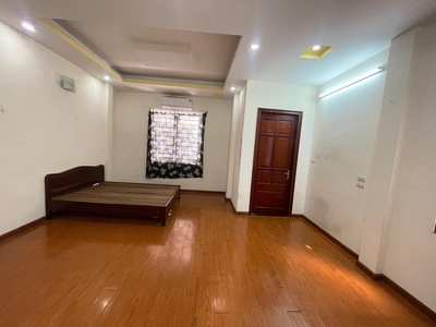 Chính chủ cho thuê CH 3 tầng số 39 mặt phố hoàng cầu 2370