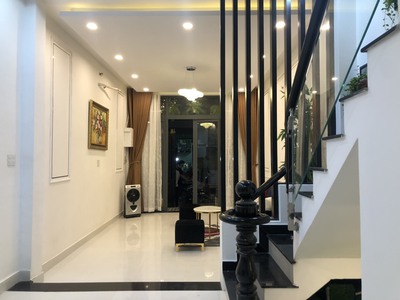 Chính chủ cho thuê CH 3 tầng số 39 mặt phố hoàng cầu 2233