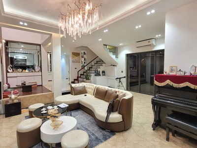 Chính chủ cho thuê CH 3 tầng số 39 mặt phố hoàng cầu 2253