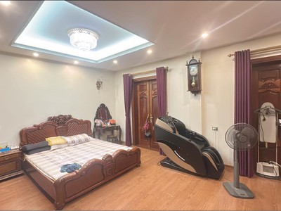 Chính chủ cho thuê CH 3 tầng số 39 mặt phố hoàng cầu 2322