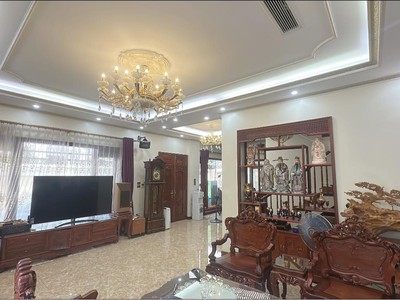 Chính chủ cho thuê CH 3 tầng số 39 mặt phố hoàng cầu 2316