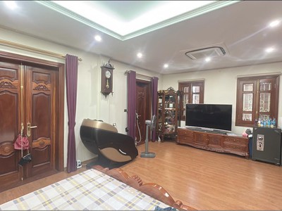 Chính chủ cho thuê CH 3 tầng số 39 mặt phố hoàng cầu 2319