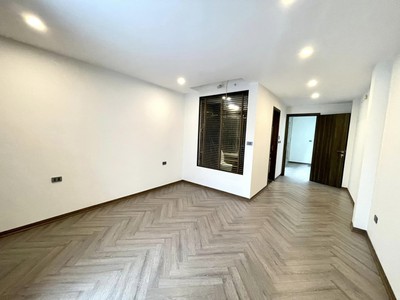 Chính chủ cho thuê CH 3 tầng số 39 mặt phố hoàng cầu 2408