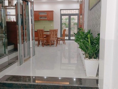 Chính chủ cho thuê CH 3 tầng số 39 mặt phố hoàng cầu 2271