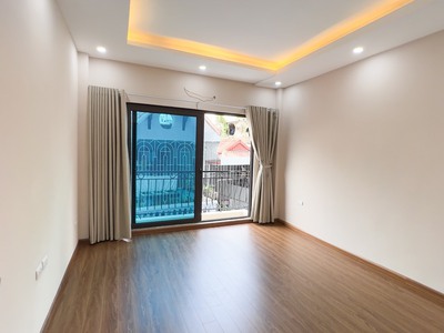 Chính chủ cho thuê CH 3 tầng số 39 mặt phố hoàng cầu 2150