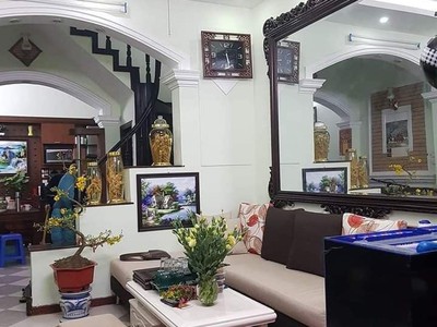 Chính chủ cho thuê CH 3 tầng số 39 mặt phố hoàng cầu 2045