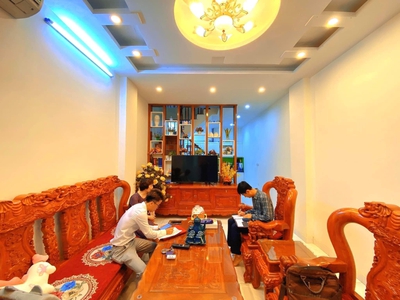 Chính chủ cho thuê CH 3 tầng số 39 mặt phố hoàng cầu 2692