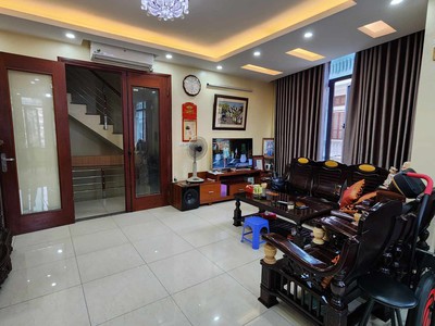 Chính chủ cho thuê CH 3 tầng số 39 mặt phố hoàng cầu 2286