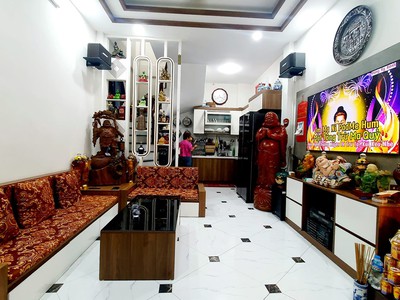 Chính chủ cho thuê CH 3 tầng số 39 mặt phố hoàng cầu 2339
