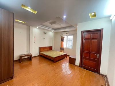Chính chủ cho thuê CH 3 tầng số 39 mặt phố hoàng cầu 2375