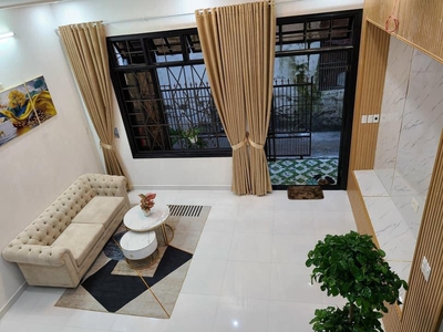 Chính chủ cho thuê CH 3 tầng số 39 mặt phố hoàng cầu 2247