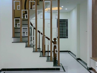 Chính chủ cho thuê CH 3 tầng số 39 mặt phố hoàng cầu 2402