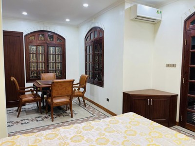 Chính chủ cho thuê CH 3 tầng số 39 mặt phố hoàng cầu 2260