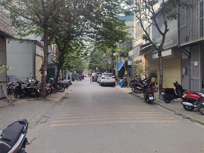 Chính chủ cho thuê CH 3 tầng số 39 mặt phố hoàng cầu 2165