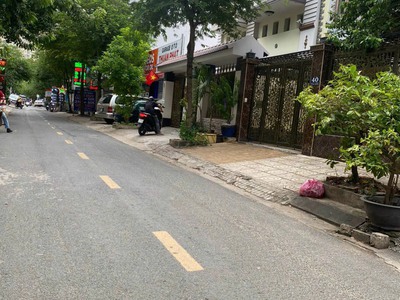 Chính chủ cho thuê CH 3 tầng số 39 mặt phố hoàng cầu 2193