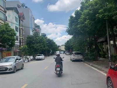 Chính chủ cho thuê CH 3 tầng số 39 mặt phố hoàng cầu 2082