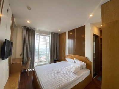 Cho thuê căn hộ siêu VIP ngắm trọn sân Lạch Tray tại tòa nhà SHP Plaza 4