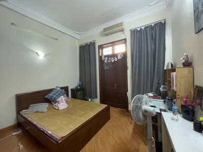 Nhà đẹp khâm thiên 50m2, 5 tầng, mt 4m, vỉa hè ô tô tránh giá 9,x tỷ 3