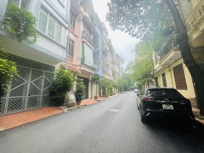 Nhà đẹp khâm thiên 50m2, 5 tầng, mt 4m, vỉa hè ô tô tránh giá 9,x tỷ 0