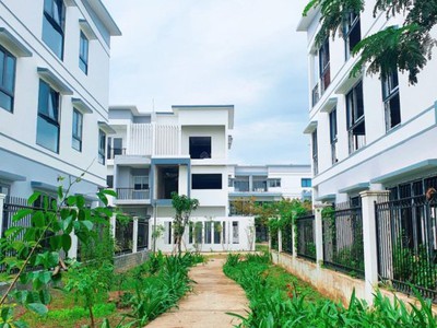 Sập hầm. bán gấp lô đất biển đà nẵng, cạnh sông kề biển 120m2. công viên trước nhà. giá chỉ 2.1x tỷ 1
