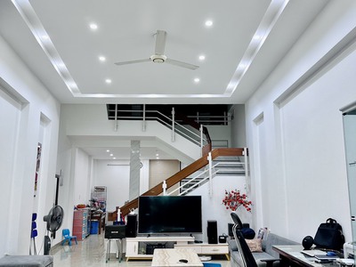Cần bán căn nhà 3 tầng 1 tum xây cốt lệch, trục chính đường lê quý đôn, phường ba đình, tpth - 0