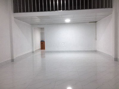Chính chủ cho thuê nhà hẻm xe hơi gần công viên phần mềm quang trung 0