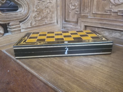 Bán bộ bàn cờ Vua Ferrero Rocher. 4