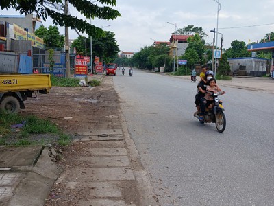 Cực hiếm, rẻ  bán đất tặng nhà  3 tầng mới đẹp, trước mặt có ki ốt kinh doanh mặt đường ql3 thuộc 3
