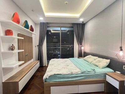 Lầu 19 view sông và biệt thự đẹp của chung cư midthow the grand, đã có sổ, đang có hđt 1100usd ô xe 4