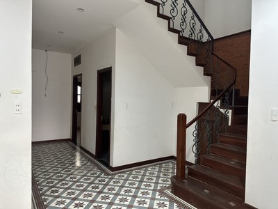 Cho thuê nhà biệt thự sân vườn hai tầng view sông hàn 0