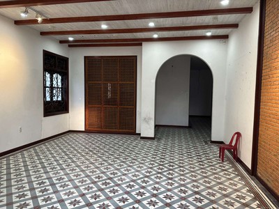 Cho thuê nhà biệt thự sân vườn hai tầng view sông hàn 1