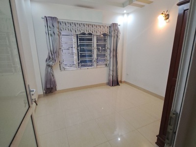 Cho thuê nhà ngõ 78 phố Duy Tân. Diện tích 55m2 x 5 tầng đẹp có ĐH, NL, ngõ rộng 2