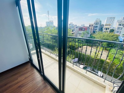 Cho thuê nguyên căn 4 tầng thông sàn làm văn phòng tại Vinhomes Marina 5