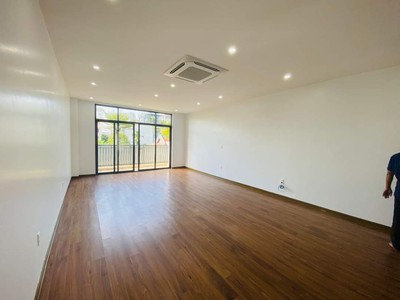Cho thuê nguyên căn 4 tầng thông sàn làm văn phòng tại Vinhomes Marina 7