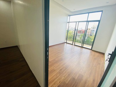 Cho thuê nguyên căn 4 tầng thông sàn làm văn phòng tại Vinhomes Marina 8