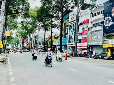 Bán nhà mặt tiền đường 3/2 phường 10, Quận 10. Dt:4x17, 1tr2l,st. giá:21,5 tỷ 0