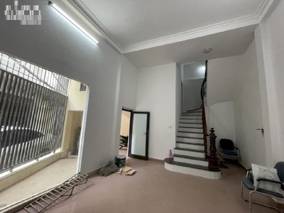 Cho thuê nhà Âu cơ 63m2 x 4,5 tầng, ở làm văn phòng, bán hàng online, oto đỗ cửa 2