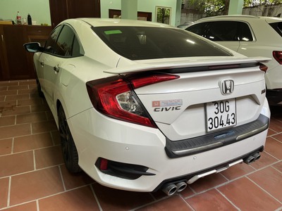 Bán  Honda Civic RS đăng ký tháng 4/2020  mới hết bảo hành được 4 tháng . 2