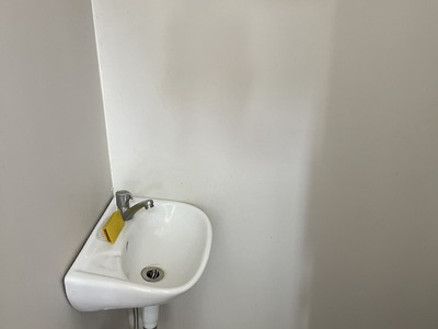 Cho thuê cửa hàng 15m2 mặt phố Tôn Đức Thắng,vỉa hè rộng để được xe máy, ô tô đỗ cửa 3