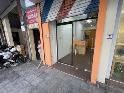 Cho thuê cửa hàng 15m2 mặt phố Tôn Đức Thắng,vỉa hè rộng để được xe máy, ô tô đỗ cửa 0