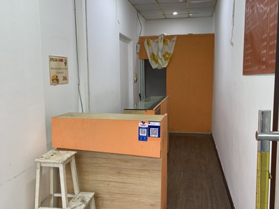 Cho thuê cửa hàng 15m2 mặt phố Tôn Đức Thắng,vỉa hè rộng để được xe máy, ô tô đỗ cửa 1