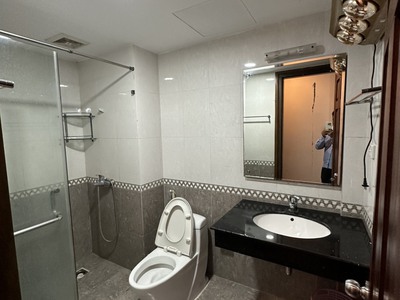 Cho thuê nhà 4 tầng tại nguyễn văn huyên cầu giấy 140m2 3