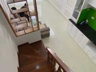 Bán nhà mặt ngõ bùi huy bích, giải phóng, dt 40m ô tô vào nhà. chỉ 4.x tỷ 0