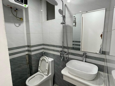 Cho thuê căn hộ chung cư mini cao cấp mới xây. cách hồ tây 80m đi bộ. ô tô vào tận cửa nhà 4