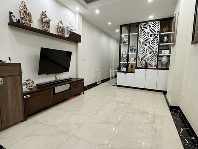 Bán nhà Ngọc Thuỵ, ngõ ba gác tránh xe máy, vài bước chân ra đường ô tô, 38m, hơn 4 tỷ 0