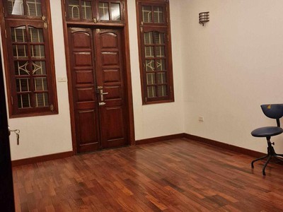 Cho thuê nhà vp, hgđ lạc long quân 50m2, 4t, 5n, đủ đồ, 14.5 tr cầu giấy. 4