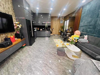 Bán nhà phan đăng lưu, phú nhuận, 6x20m, nội thất đẹp, hẻm ô tô, 15 tỷ 1